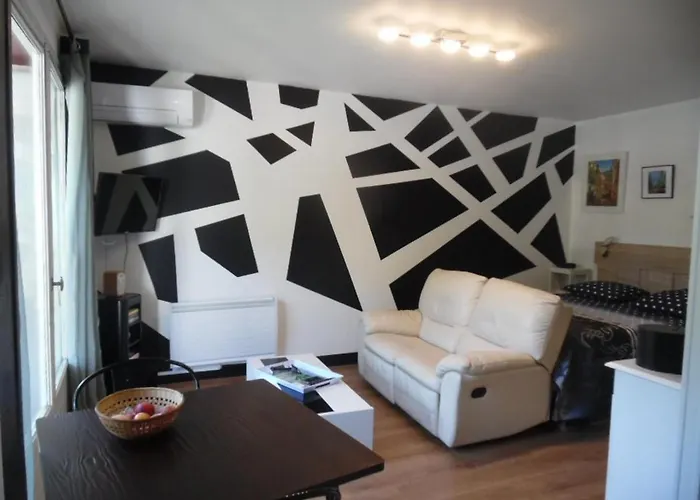 Confort Avec Balcon, Clim, Parking Prive, A 50m Des Thermes Et 100m Du Centre, A Amelie-les-bains - Fr-1-703-59 Apartment Amélie-les-Bains-Palalda